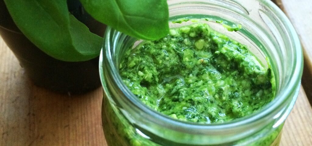 Pesto-alla-genovese-con-olio-extra-vergine toscano