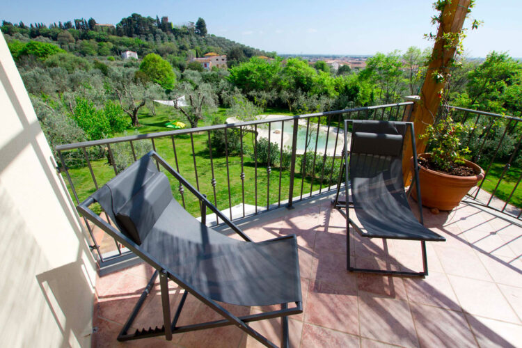 Appartamento vista piscina in Toscana
