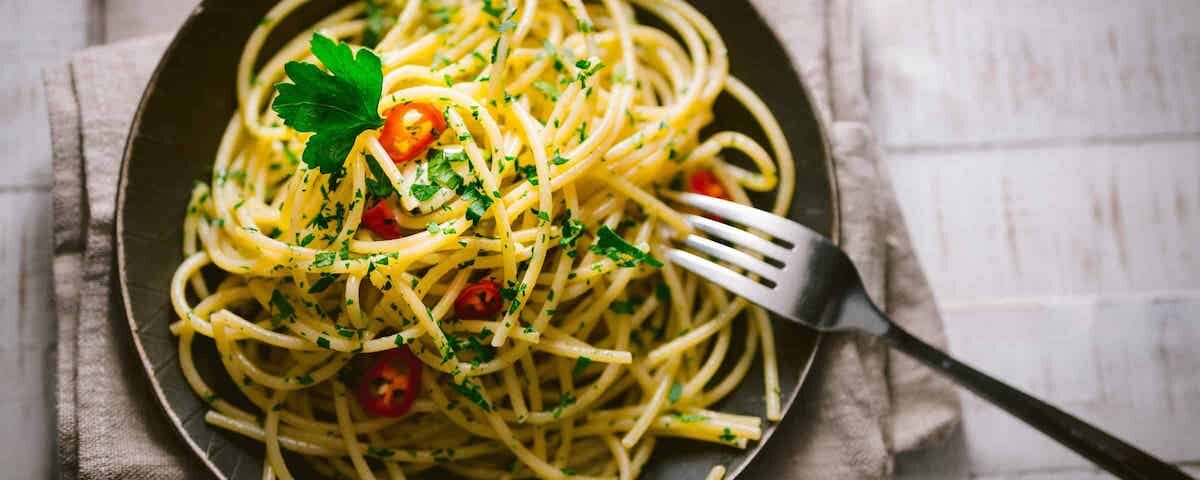 Spaghetti aglio olio e peperoncino, con Olio extravergine Classico Toscano e Olio extravergine al Peperoncino de il Bottaccio